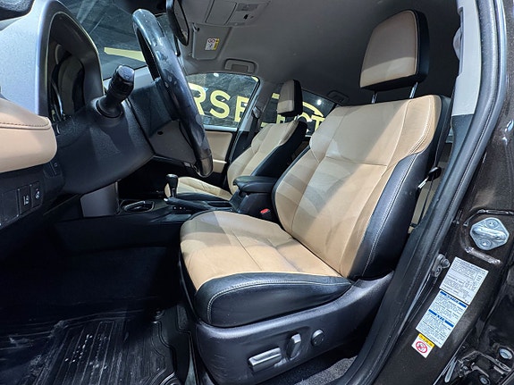 Toyota RAV4 10 of 25