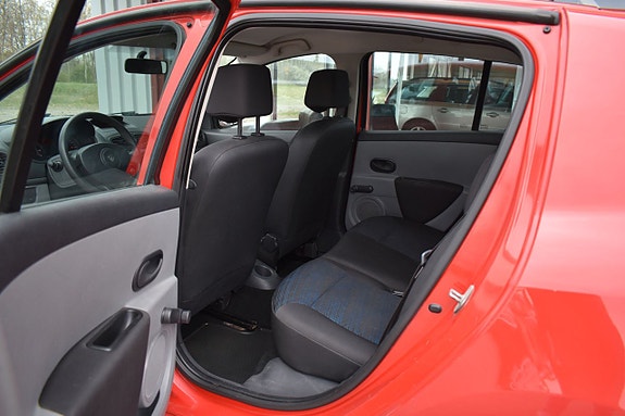Renault Clio 12 of 16