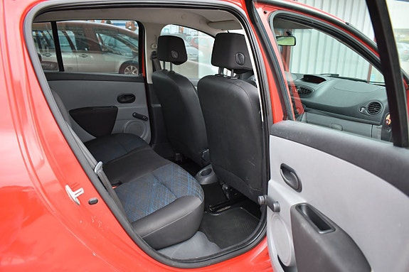 Renault Clio 13 of 16