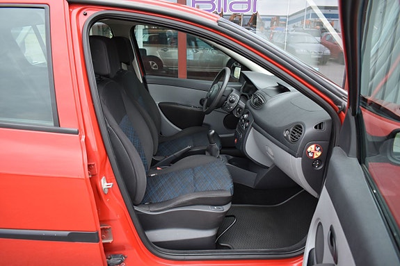 Renault Clio 11 of 16