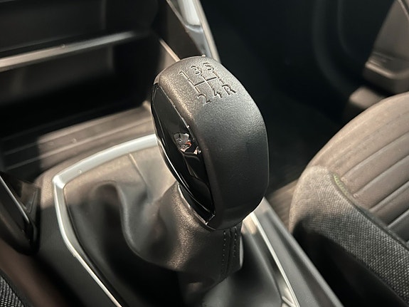 Peugeot 208 12 of 17