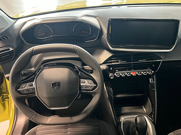 Peugeot 208 11 of 17