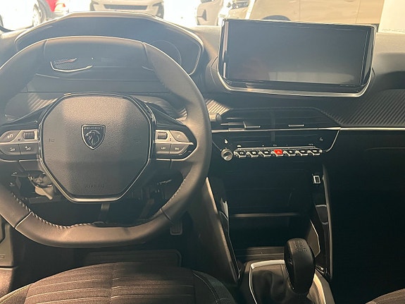 Peugeot 208 15 of 17
