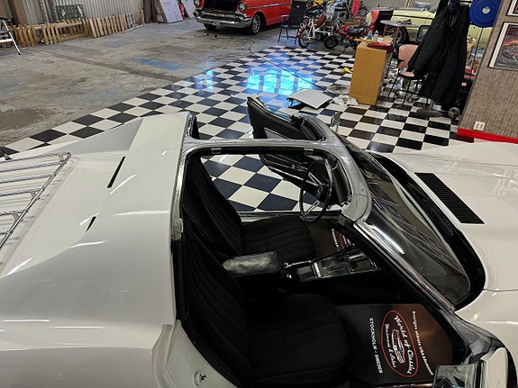 Chevrolet Corvette 19 of 24
