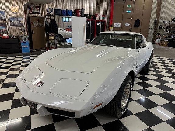 Chevrolet Corvette 2 of 24