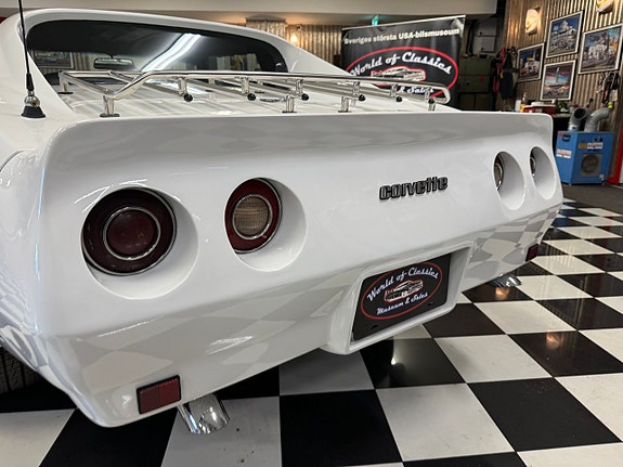 Chevrolet Corvette 10 of 24