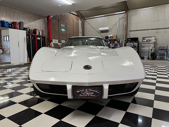 Chevrolet Corvette 3 of 24
