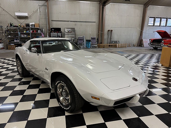 Chevrolet Corvette 4 of 24