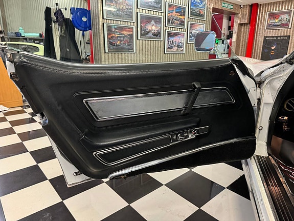 Chevrolet Corvette 13 of 24