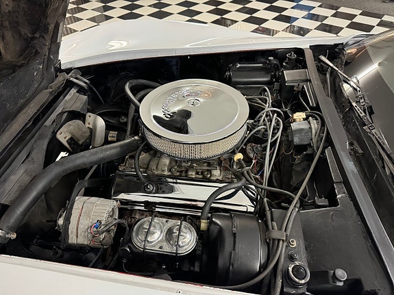 Chevrolet Corvette 23 of 24