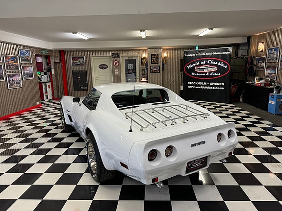 Chevrolet Corvette 9 of 24