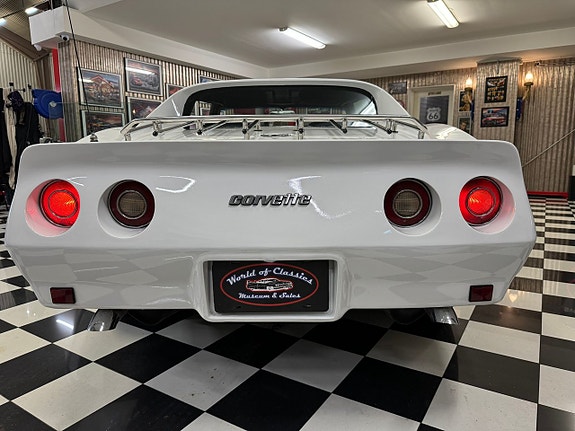 Chevrolet Corvette 12 of 24