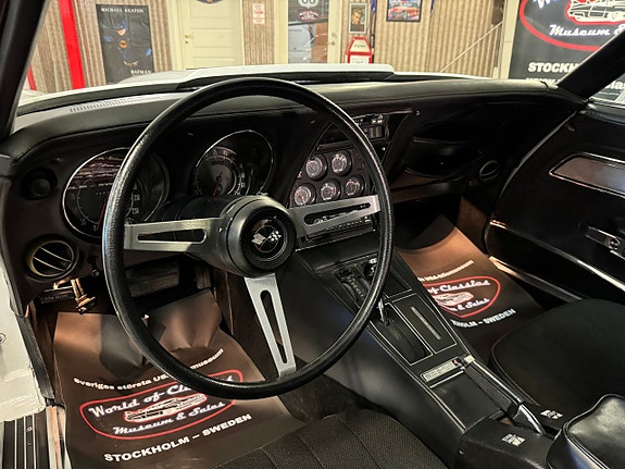 Chevrolet Corvette 15 of 24