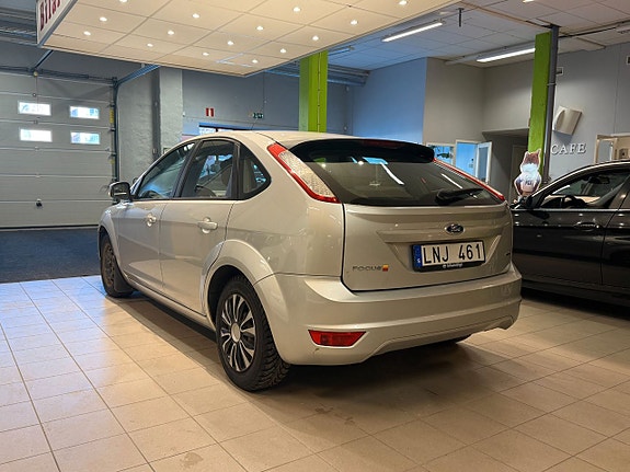 Ford Focus 7 of 12
