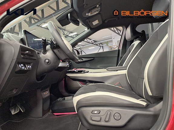 Kia EV6 8 of 16