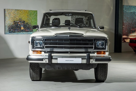 Jeep Grand Wagoneer 11 of 20