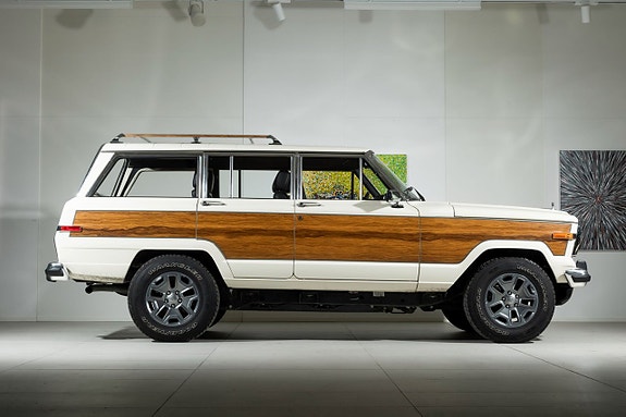 Jeep Grand Wagoneer 4 of 20