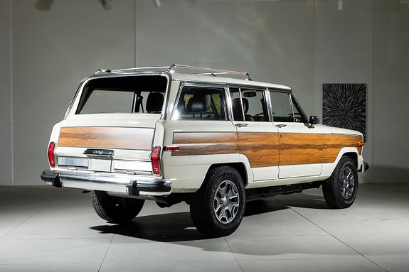 Jeep Grand Wagoneer 5 of 20