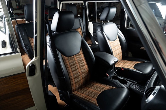 Jeep Grand Wagoneer 17 of 20