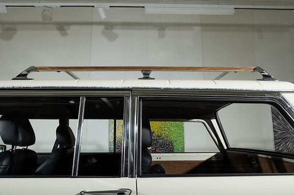 Jeep Grand Wagoneer 10 of 20