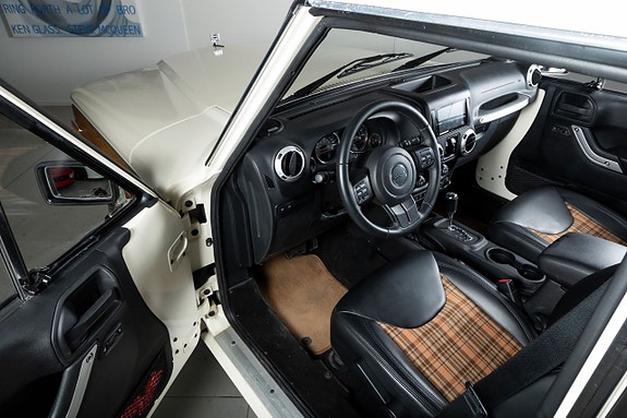 Jeep Grand Wagoneer 15 of 20