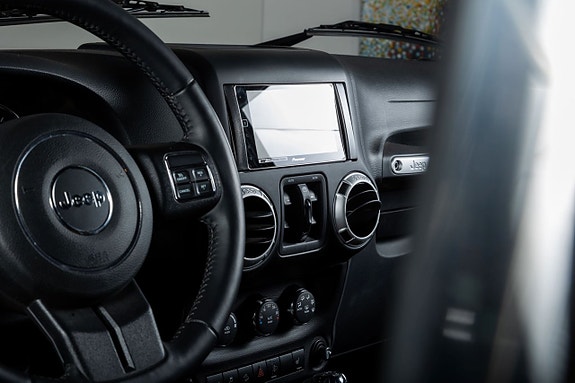 Jeep Grand Wagoneer 14 of 20