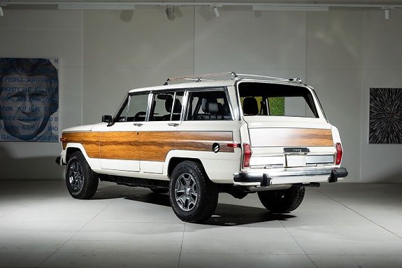 Jeep Grand Wagoneer 8 of 20