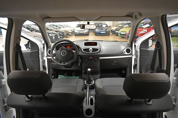 Renault Clio 17 of 19