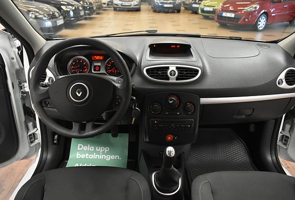 Renault Clio 18 of 19