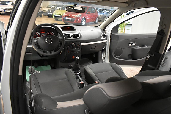 Renault Clio 16 of 19