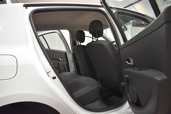 Renault Clio 14 of 19