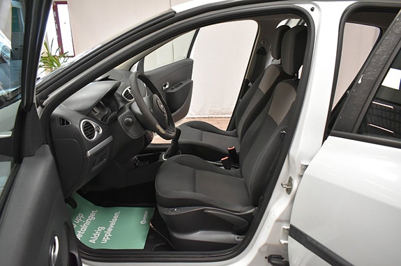 Renault Clio 11 of 19