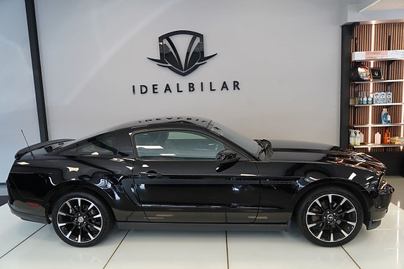 Ford Mustang 2 of 5
