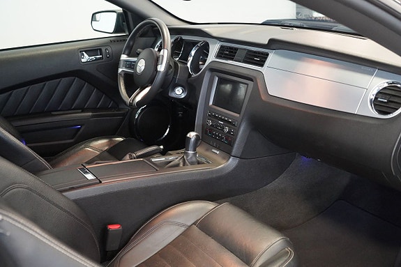 Ford Mustang 8 of 9