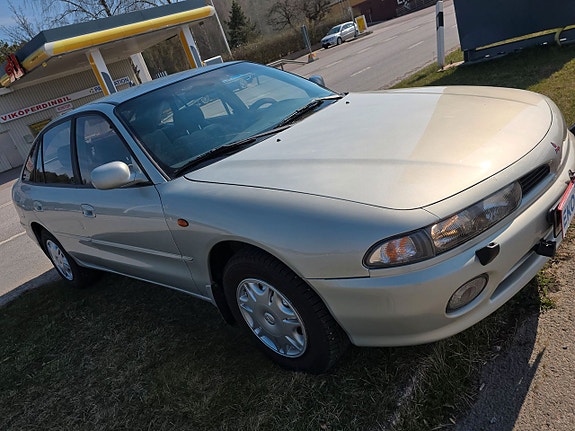 Mitsubishi Galant 3 of 5