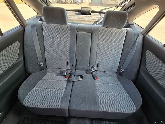 Mitsubishi Galant 9 of 15
