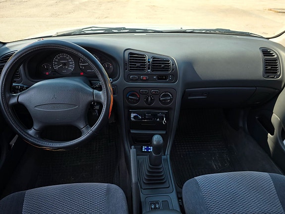Mitsubishi Galant 8 of 15