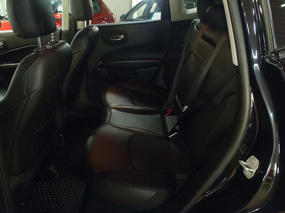 Jeep Compass 12 of 17
