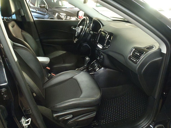 Jeep Compass 14 of 17