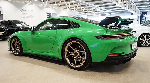 Porsche 911 4 of 5
