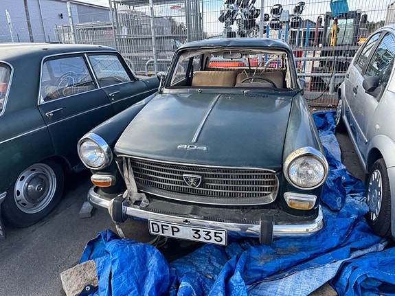 Peugeot 404 3 of 5