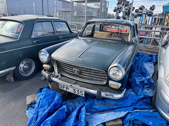 Peugeot 404 2 of 5