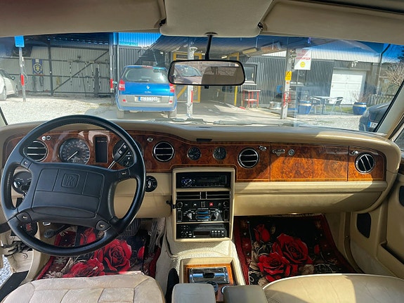 Rolls Royce Silver Spur 3 of 5