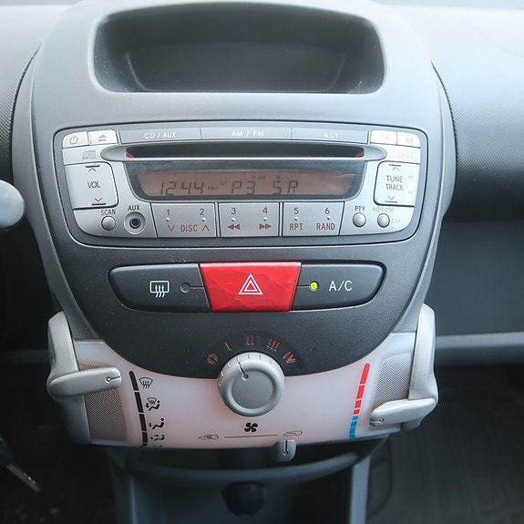 Peugeot 107 11 of 13
