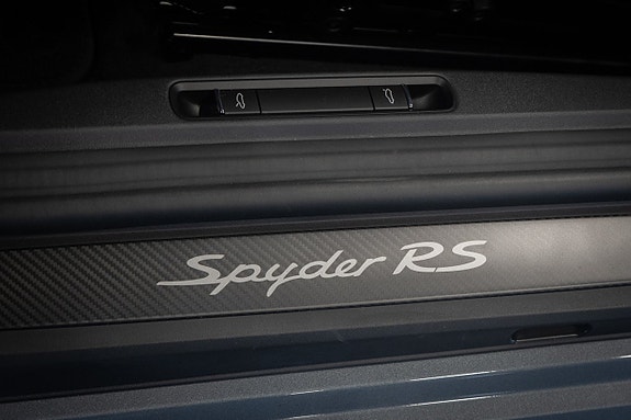 Porsche 718 Spyder RS 28 of 29