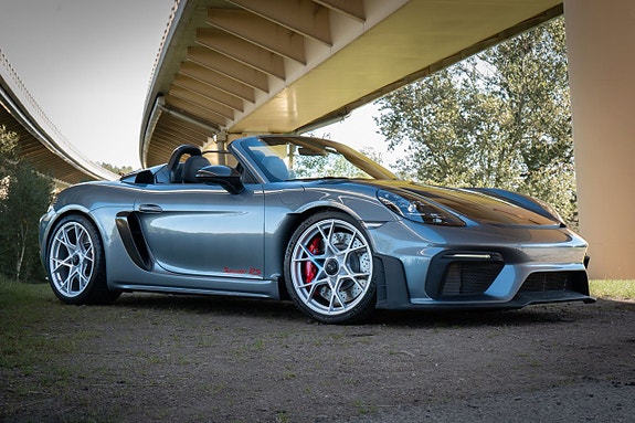 Porsche 718 Spyder RS 2 of 5