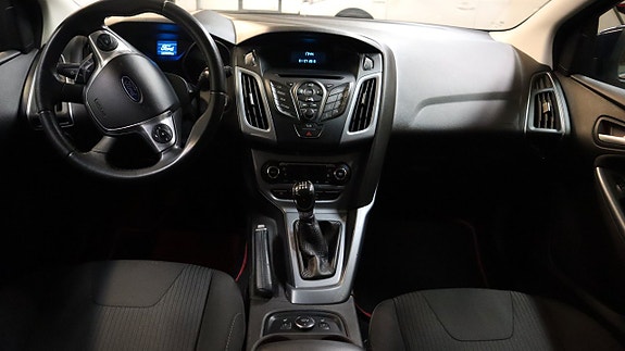 Ford Focus 7 of 12