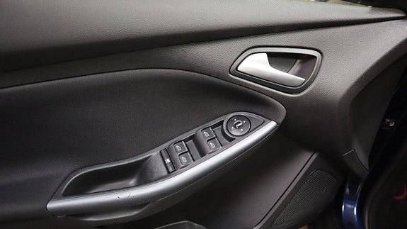 Ford Focus 10 of 12