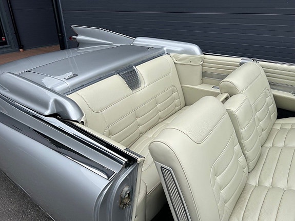 Cadillac Eldorado Biarritz 23 of 27