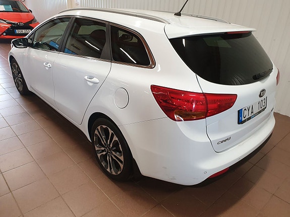 Kia Ceed 2 of 5